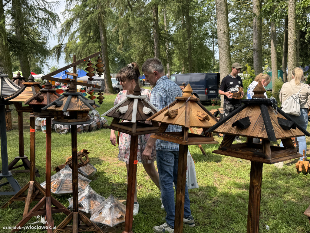 Tłumy rolników i mieszczuchów w Zarzeczewie. Trwają targi