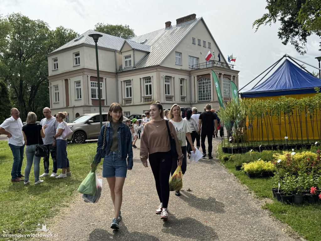 Tłumy rolników i mieszczuchów w Zarzeczewie. Trwają targi