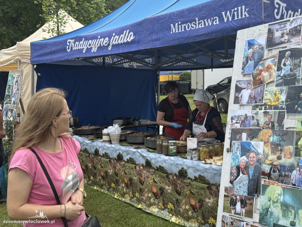 Tłumy rolników i mieszczuchów w Zarzeczewie. Trwają targi