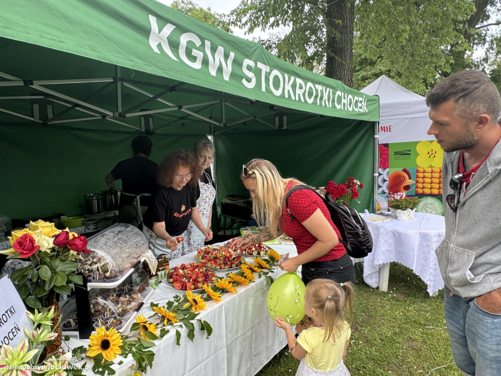 Tłumy rolników i mieszczuchów w Zarzeczewie. Trwają targi