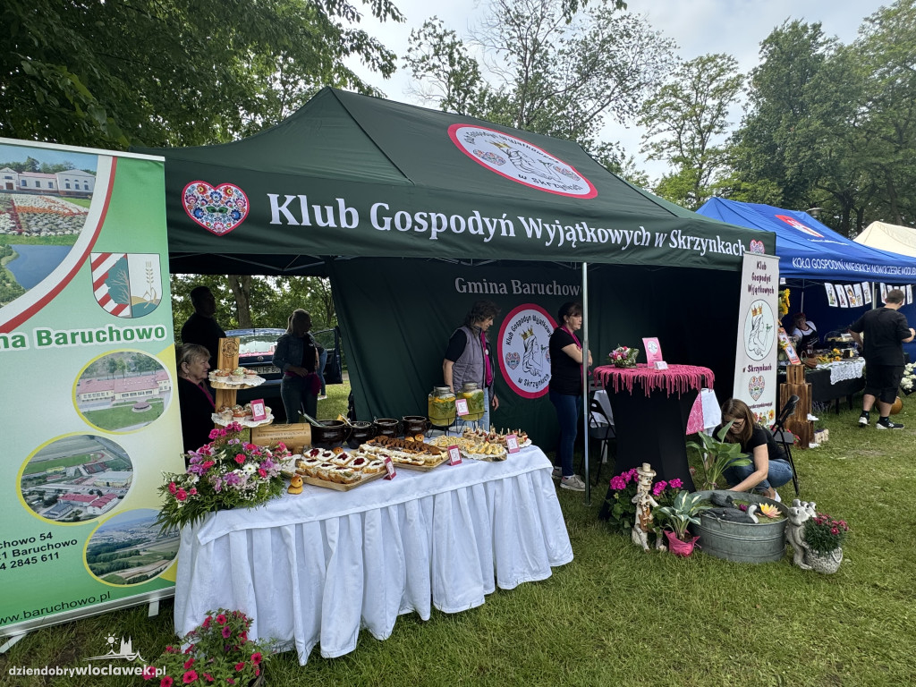 Tłumy rolników i mieszczuchów w Zarzeczewie. Trwają targi
