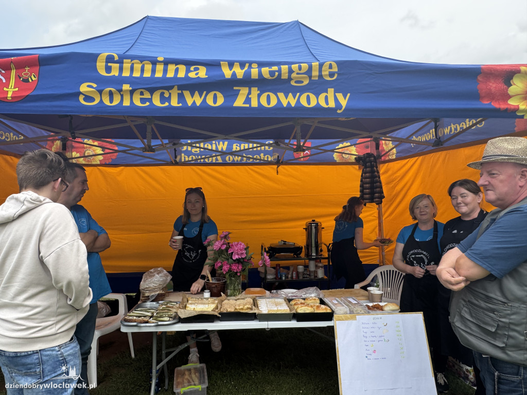 Tłumy rolników i mieszczuchów w Zarzeczewie. Trwają targi