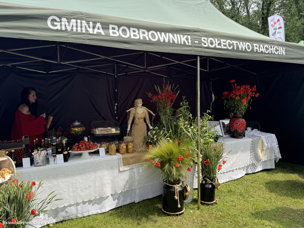 Tłumy rolników i mieszczuchów w Zarzeczewie. Trwają targi