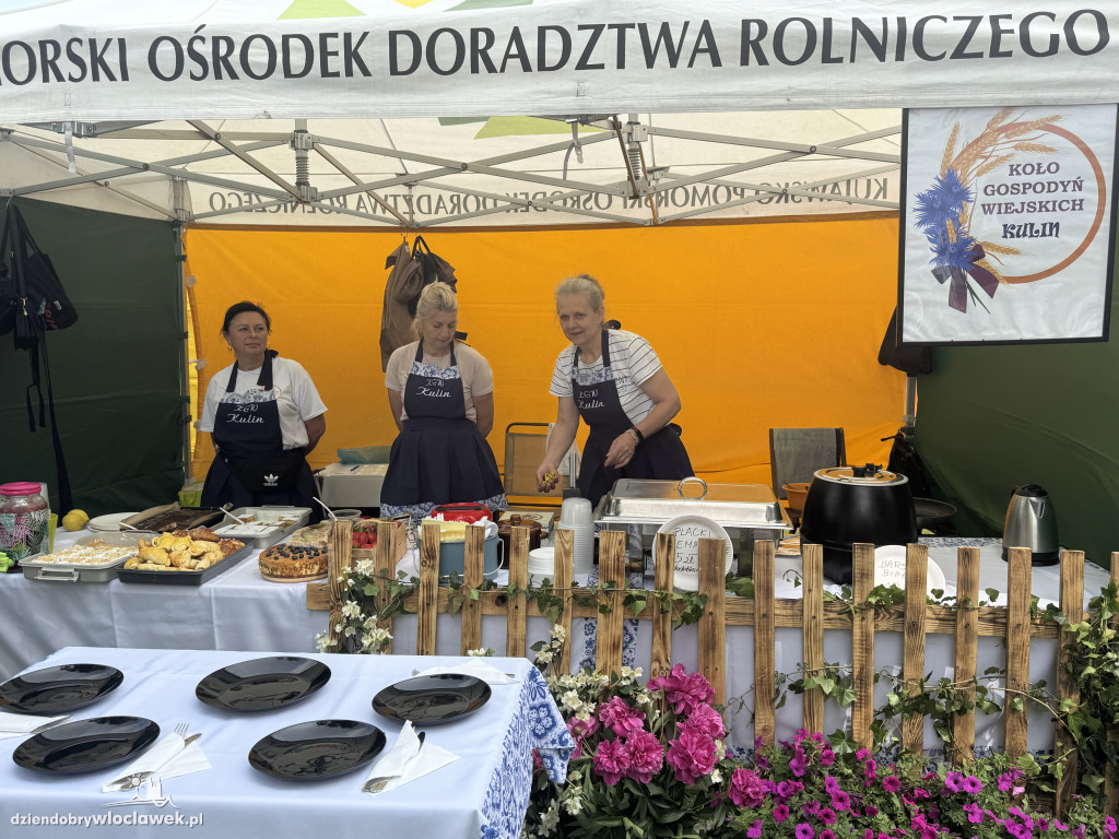 Tłumy rolników i mieszczuchów w Zarzeczewie. Trwają targi
