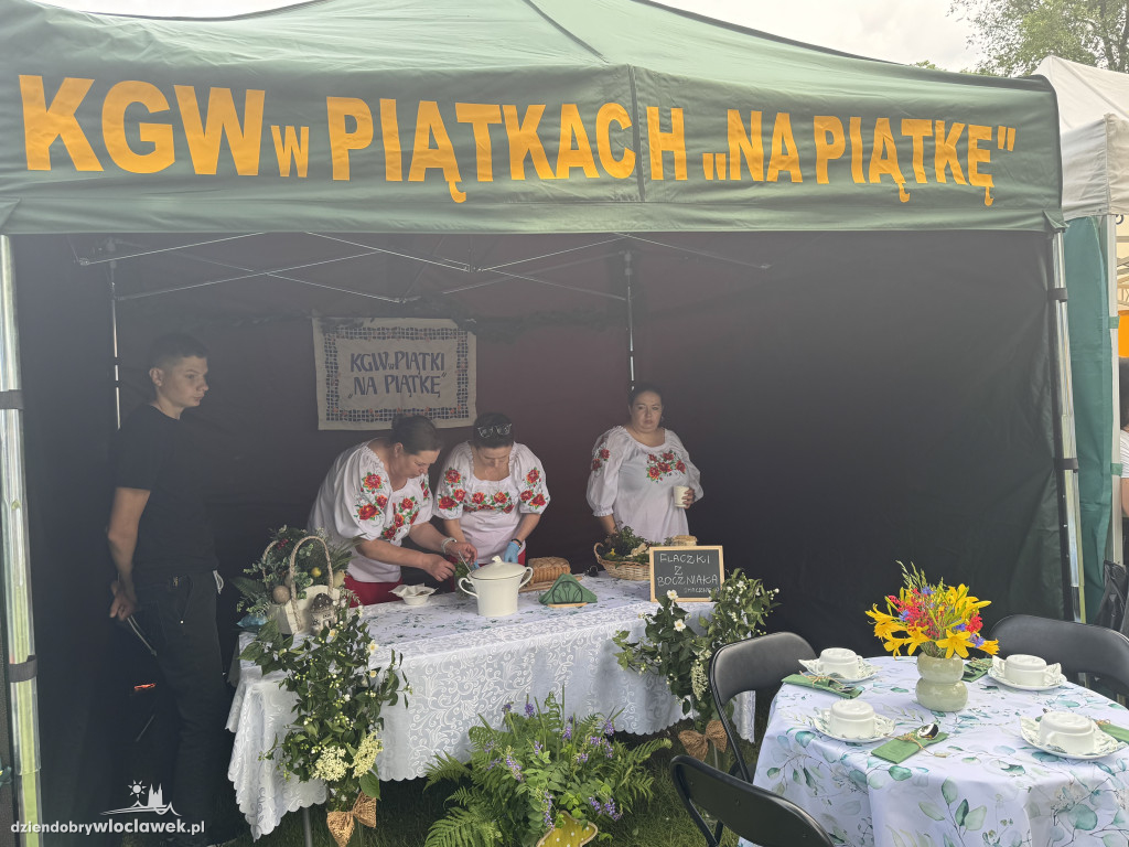 Tłumy rolników i mieszczuchów w Zarzeczewie. Trwają targi
