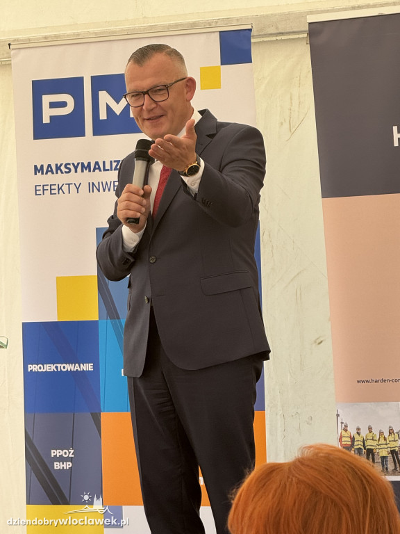 SIKA  z kamieniem węgielnym