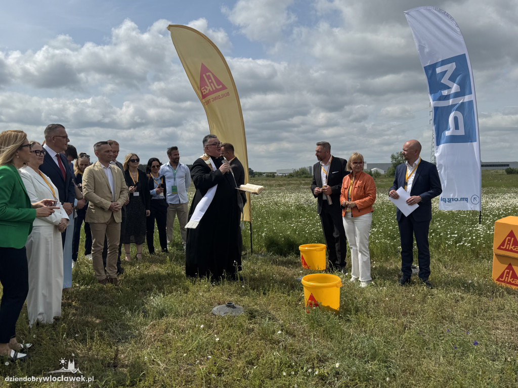 SIKA  z kamieniem węgielnym