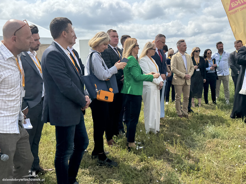 SIKA  z kamieniem węgielnym