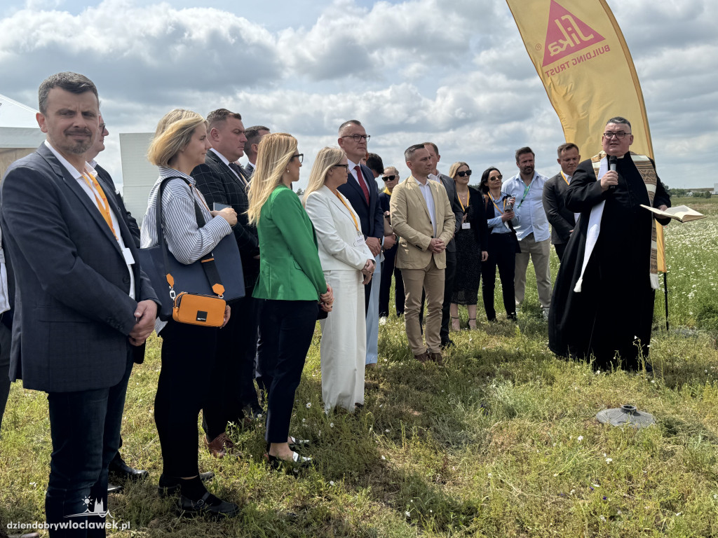 SIKA  z kamieniem węgielnym