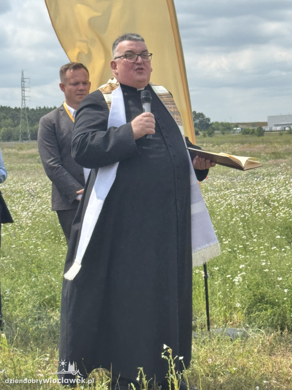 SIKA  z kamieniem węgielnym