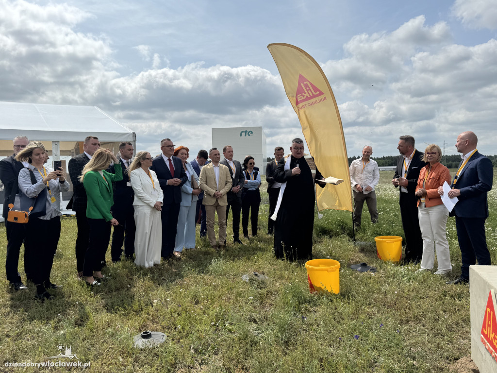 SIKA  z kamieniem węgielnym