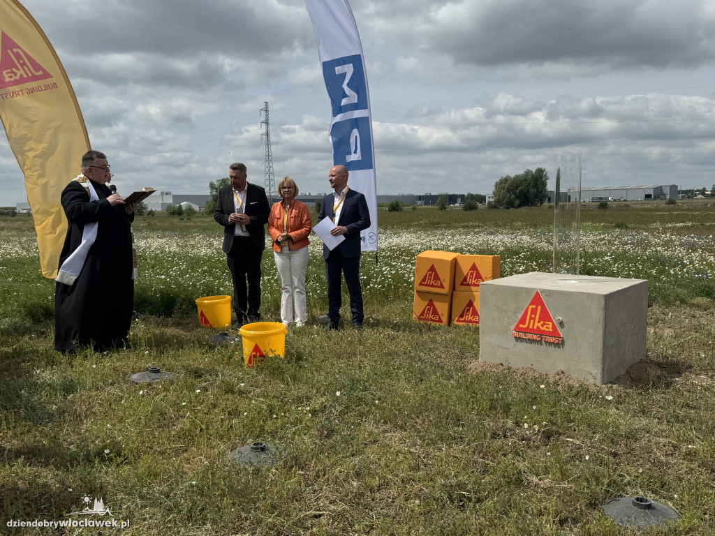 SIKA  z kamieniem węgielnym