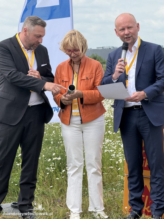 SIKA  z kamieniem węgielnym
