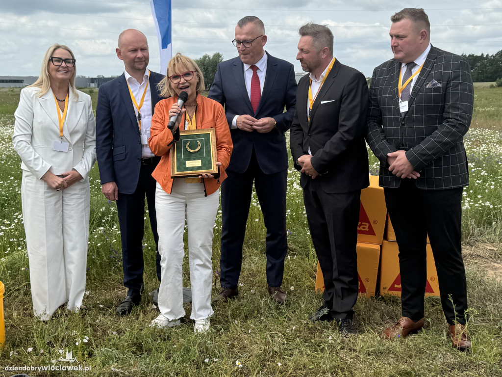 SIKA  z kamieniem węgielnym