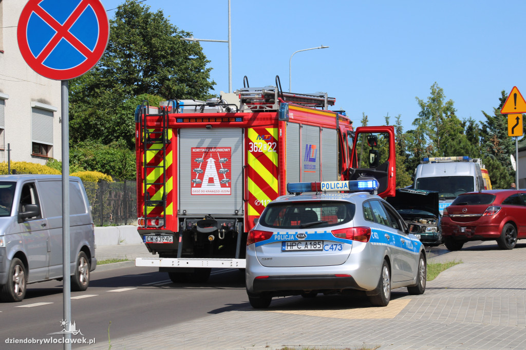 Zderzenie trzech samochodów osobowych