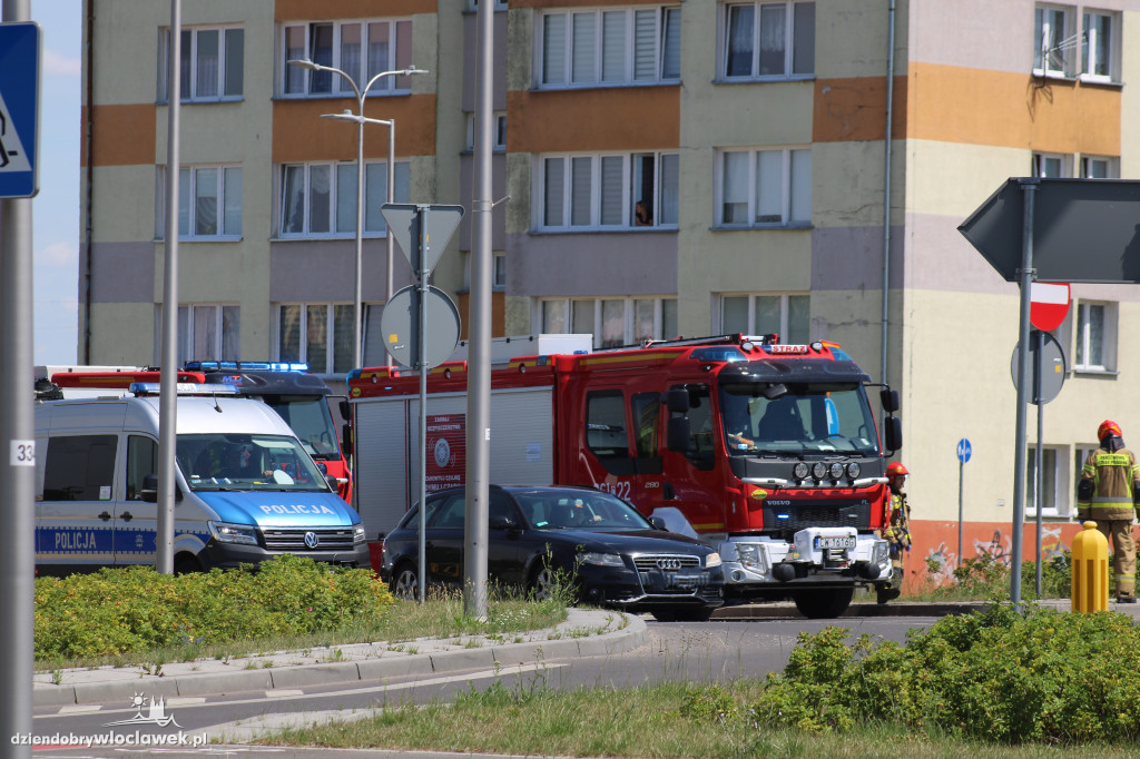 Audi uderzyło w motocykl na rondzie