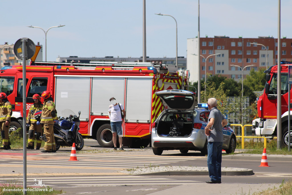 Audi uderzyło w motocykl na rondzie