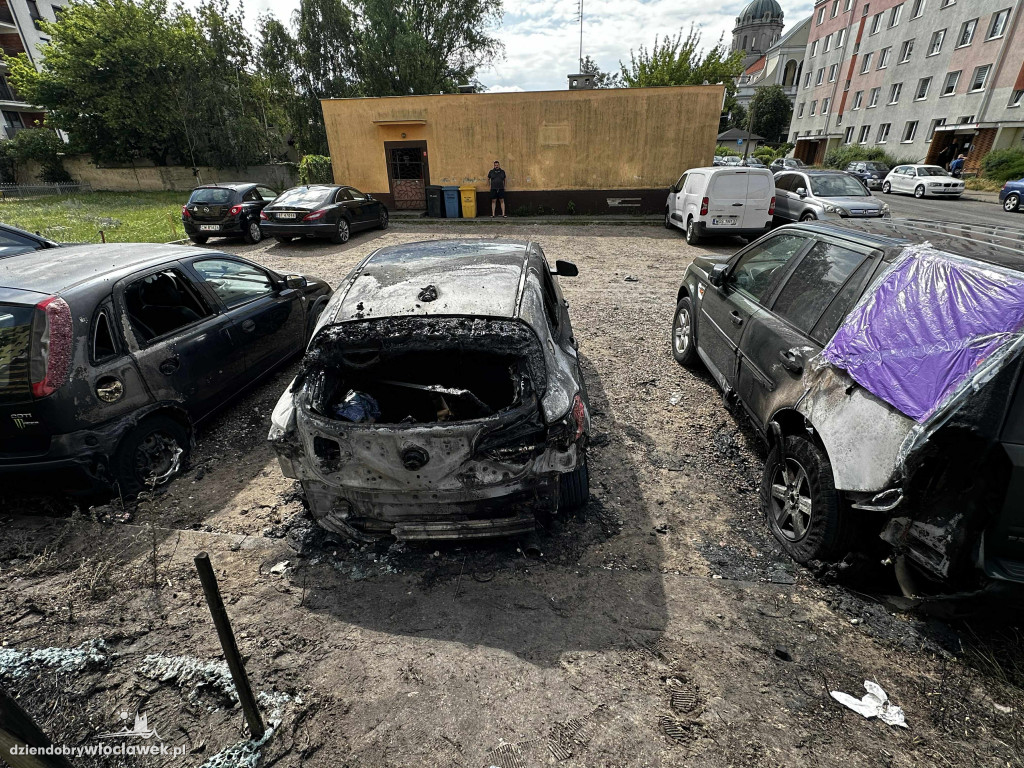Pożar samochodu na ulicy Arentowicza