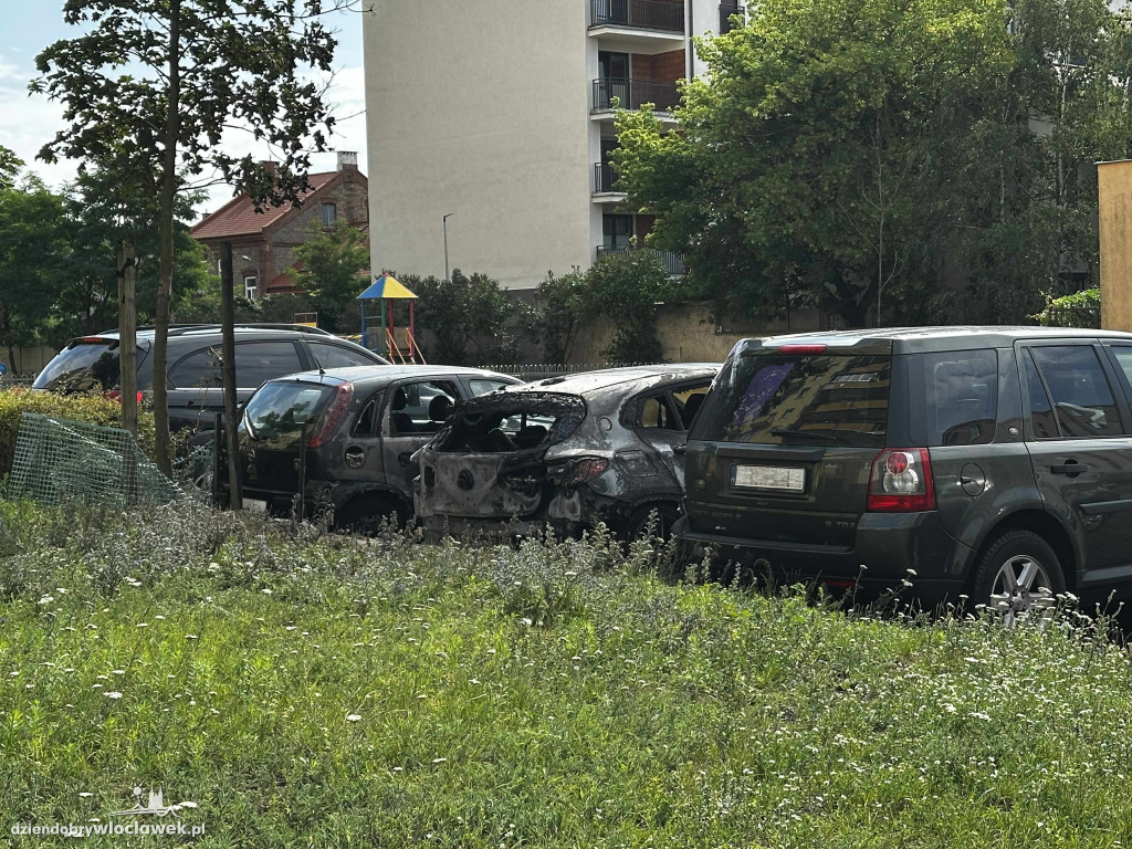 Pożar samochodu na ulicy Arentowicza