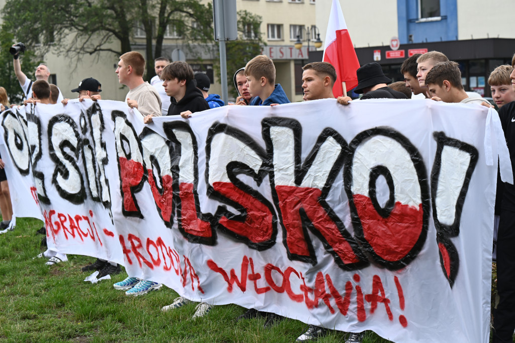 Pikieta pod Urzędem Miasta: STOP IMIGRANTOM