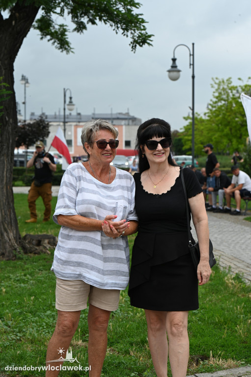 Pikieta pod Urzędem Miasta: STOP IMIGRANTOM
