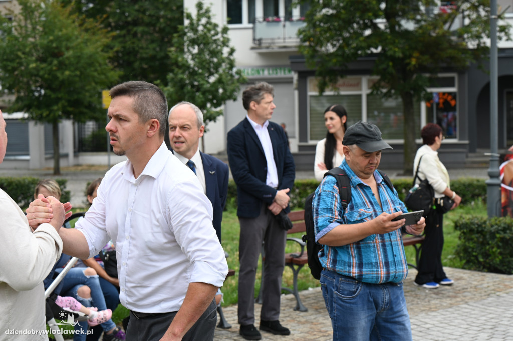 Pikieta pod Urzędem Miasta: STOP IMIGRANTOM