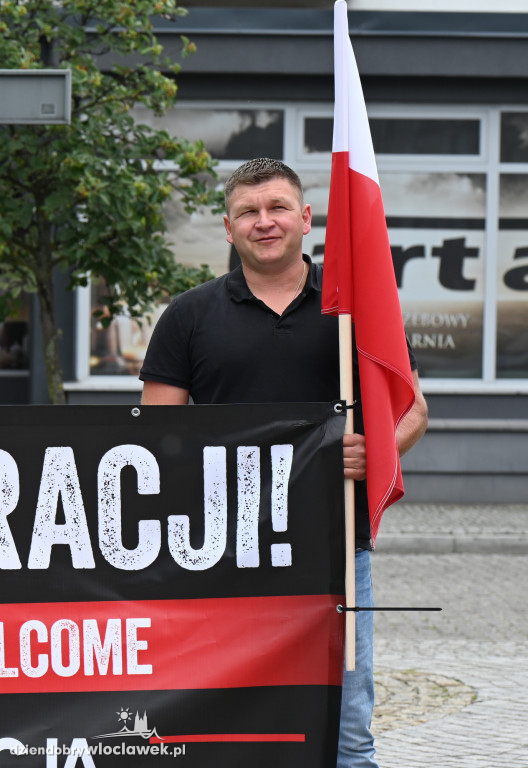 Pikieta pod Urzędem Miasta: STOP IMIGRANTOM