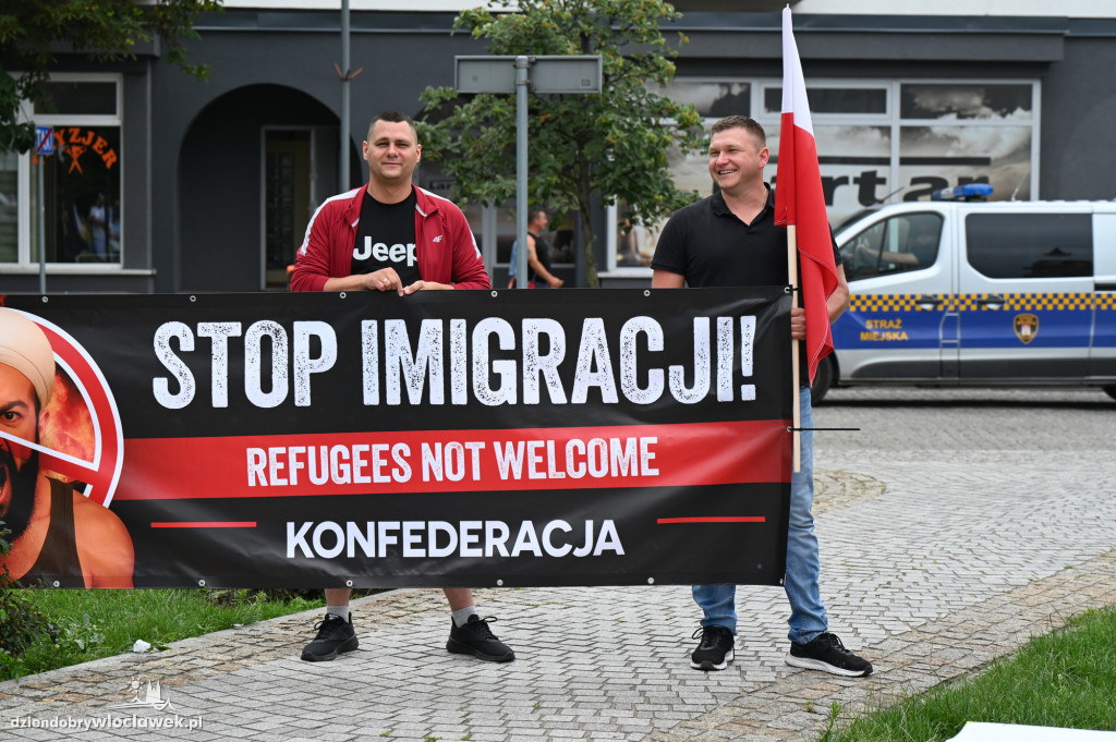 Pikieta pod Urzędem Miasta: STOP IMIGRANTOM