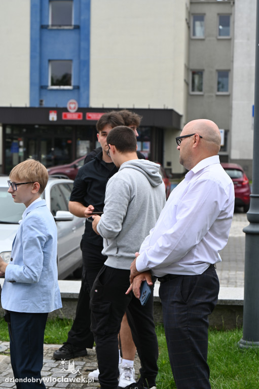 Pikieta pod Urzędem Miasta: STOP IMIGRANTOM