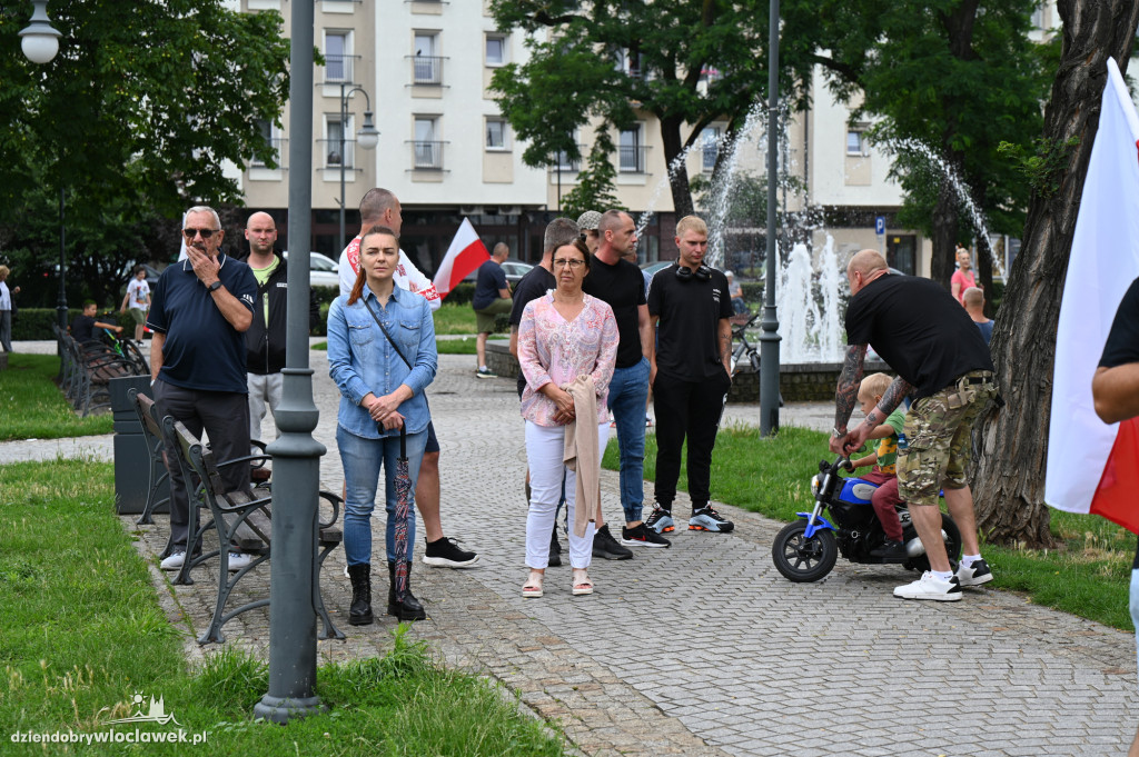 Pikieta pod Urzędem Miasta: STOP IMIGRANTOM
