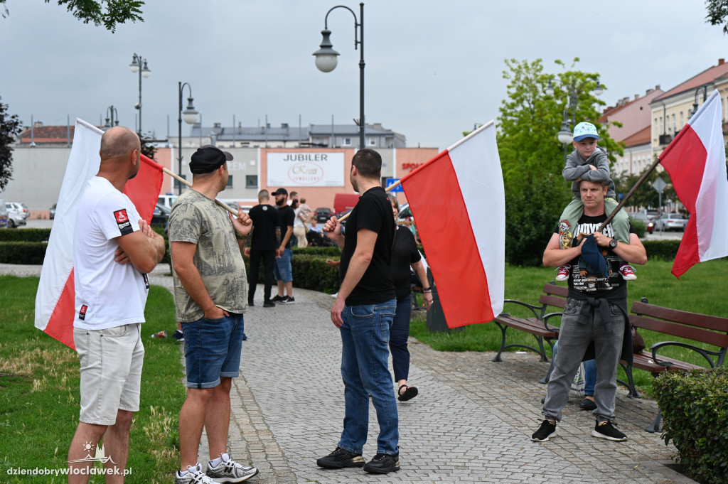 Pikieta pod Urzędem Miasta: STOP IMIGRANTOM
