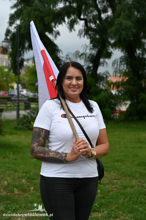 Pikieta pod Urzędem Miasta: STOP IMIGRANTOM
