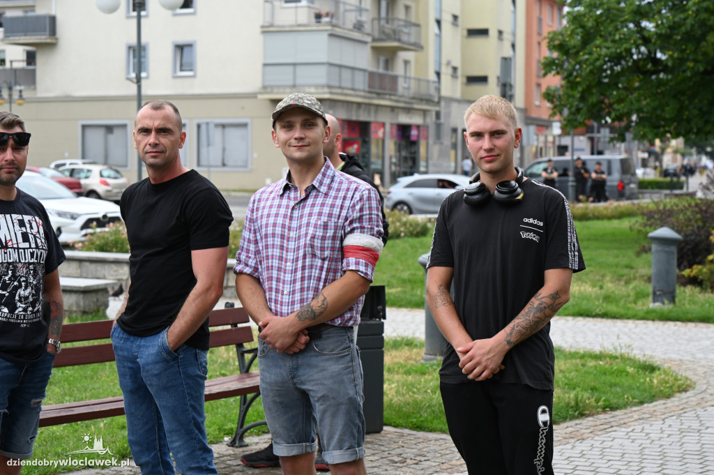 Pikieta pod Urzędem Miasta: STOP IMIGRANTOM