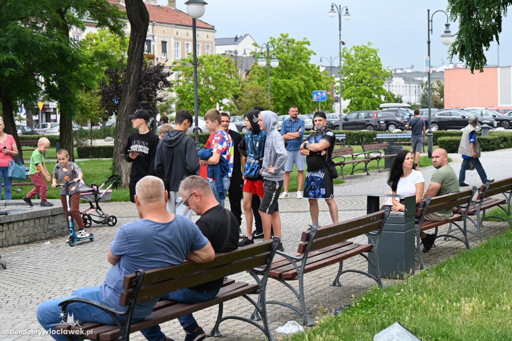 Pikieta pod Urzędem Miasta: STOP IMIGRANTOM