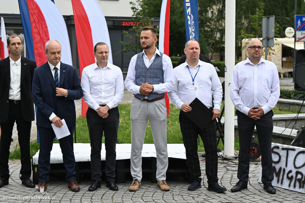 Pikieta pod Urzędem Miasta: STOP IMIGRANTOM