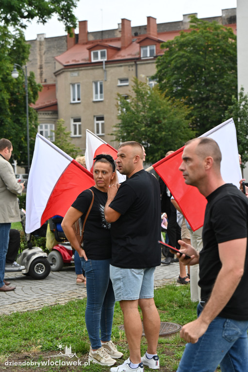 Pikieta pod Urzędem Miasta: STOP IMIGRANTOM