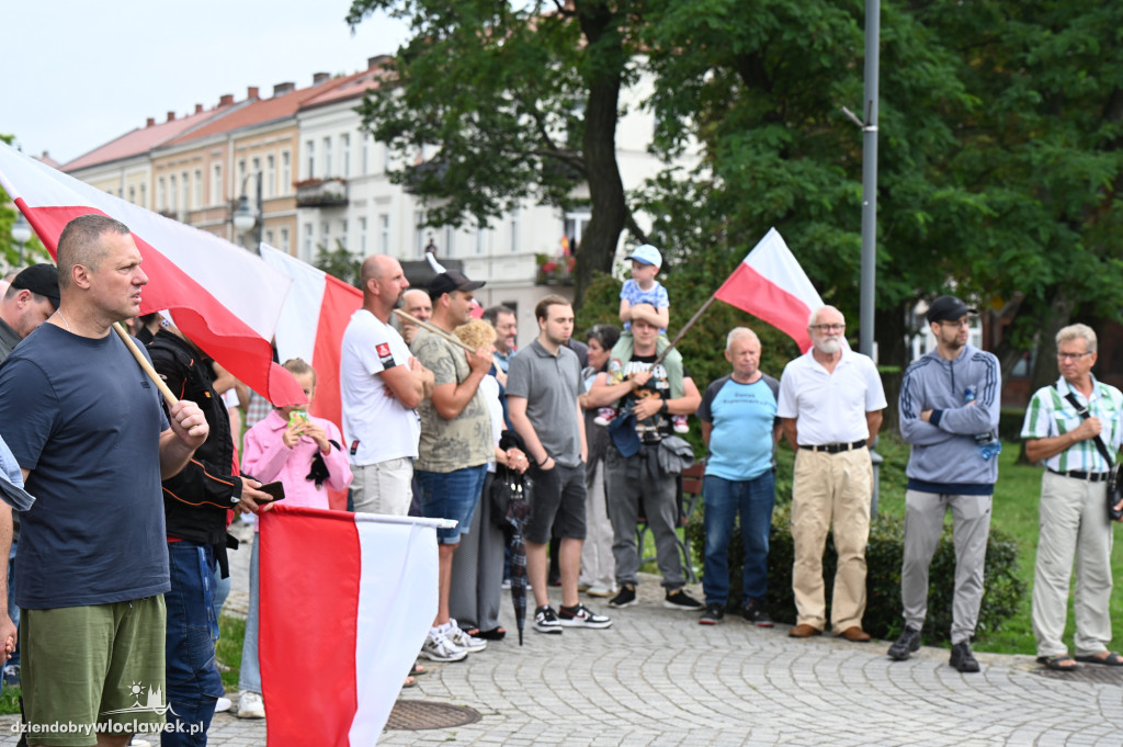Pikieta pod Urzędem Miasta: STOP IMIGRANTOM