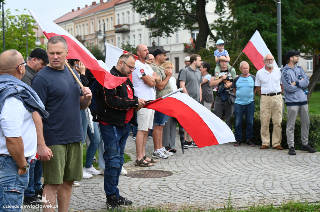 Pikieta pod Urzędem Miasta: STOP IMIGRANTOM
