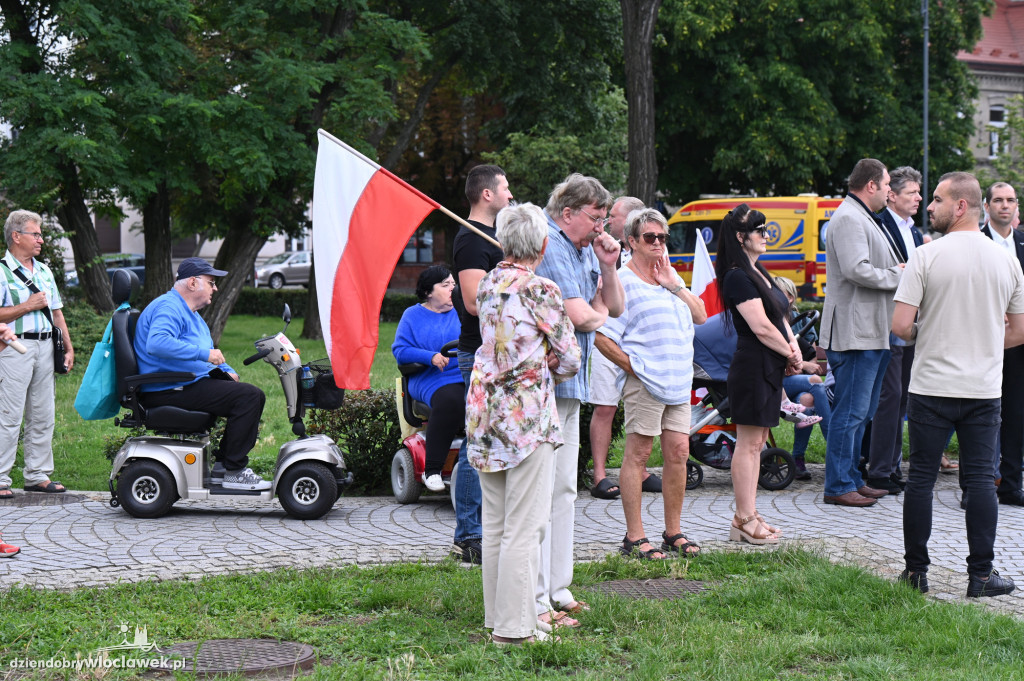 Pikieta pod Urzędem Miasta: STOP IMIGRANTOM