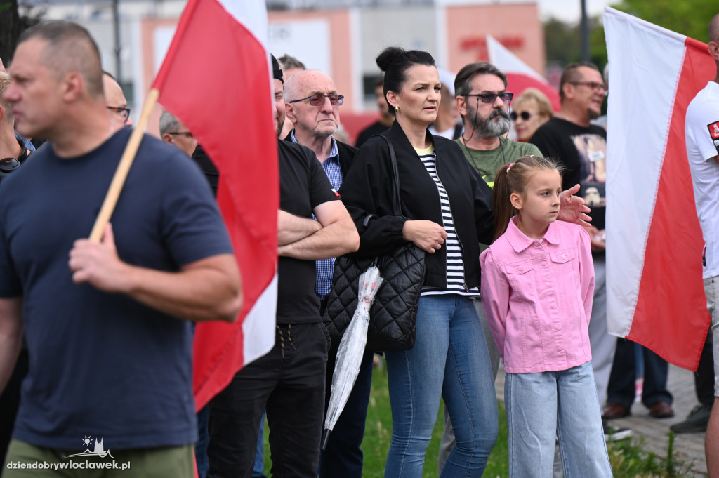 Pikieta pod Urzędem Miasta: STOP IMIGRANTOM