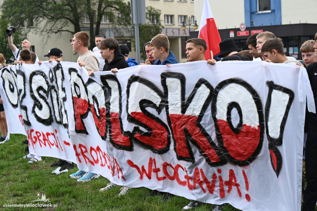 Pikieta pod Urzędem Miasta: STOP IMIGRANTOM