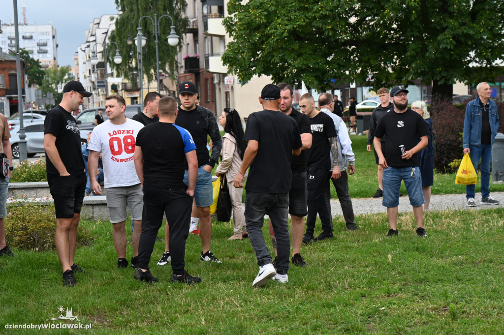 Pikieta pod Urzędem Miasta: STOP IMIGRANTOM