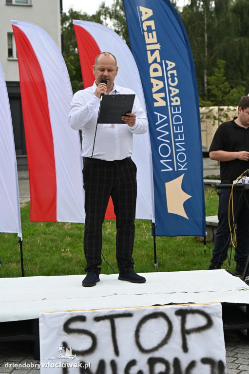 Pikieta pod Urzędem Miasta: STOP IMIGRANTOM