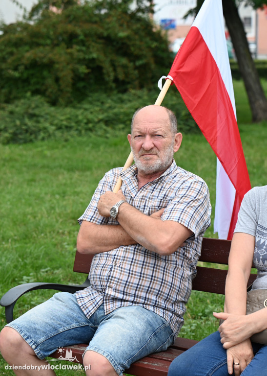 Pikieta pod Urzędem Miasta: STOP IMIGRANTOM