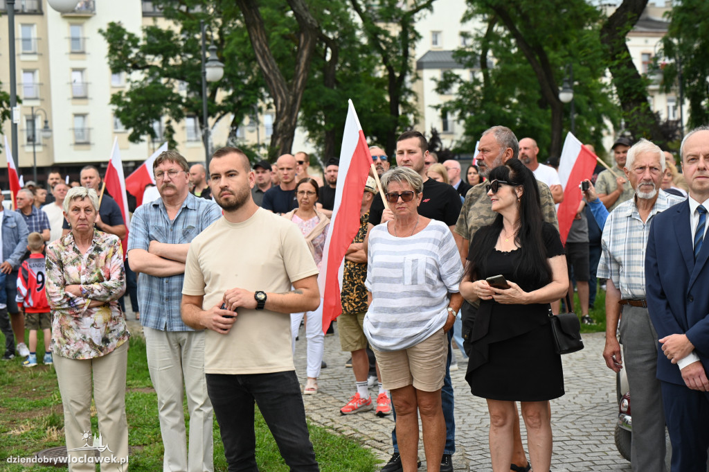 Pikieta pod Urzędem Miasta: STOP IMIGRANTOM