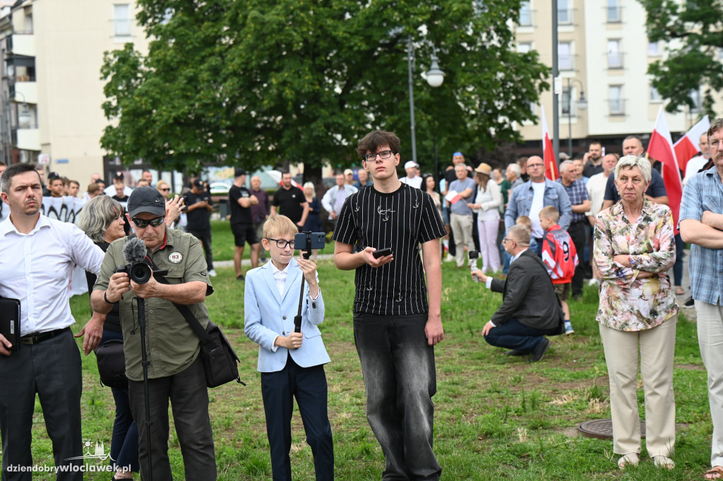 Pikieta pod Urzędem Miasta: STOP IMIGRANTOM