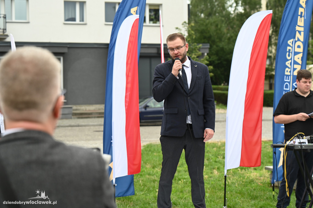 Pikieta pod Urzędem Miasta: STOP IMIGRANTOM