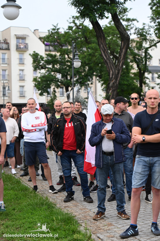 Pikieta pod Urzędem Miasta: STOP IMIGRANTOM
