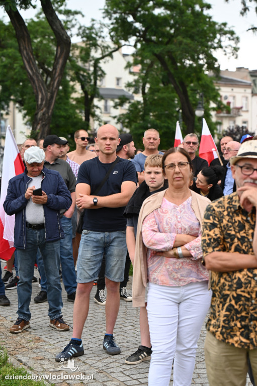 Pikieta pod Urzędem Miasta: STOP IMIGRANTOM