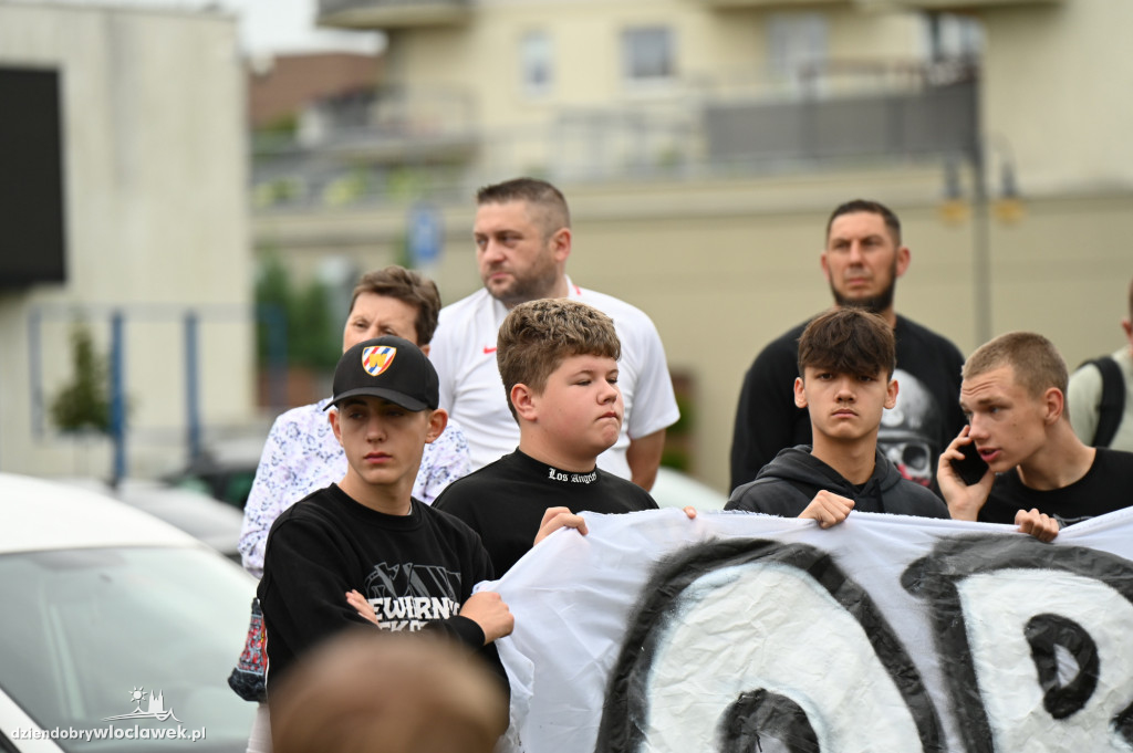 Pikieta pod Urzędem Miasta: STOP IMIGRANTOM